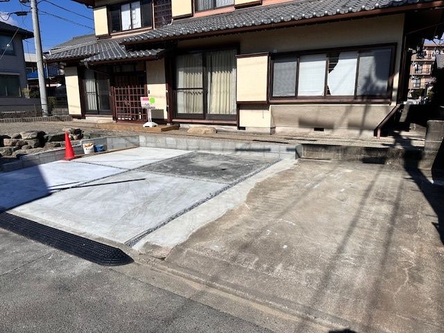 Renovated 5-Bedroom House with 3 Car Parks in Tsu, Mie - Thumbnail 3