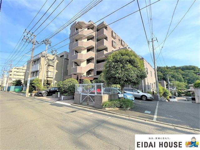 Renovated 4LDK Apartment with Garden near Atagobashi Station, Sendai - Main Image