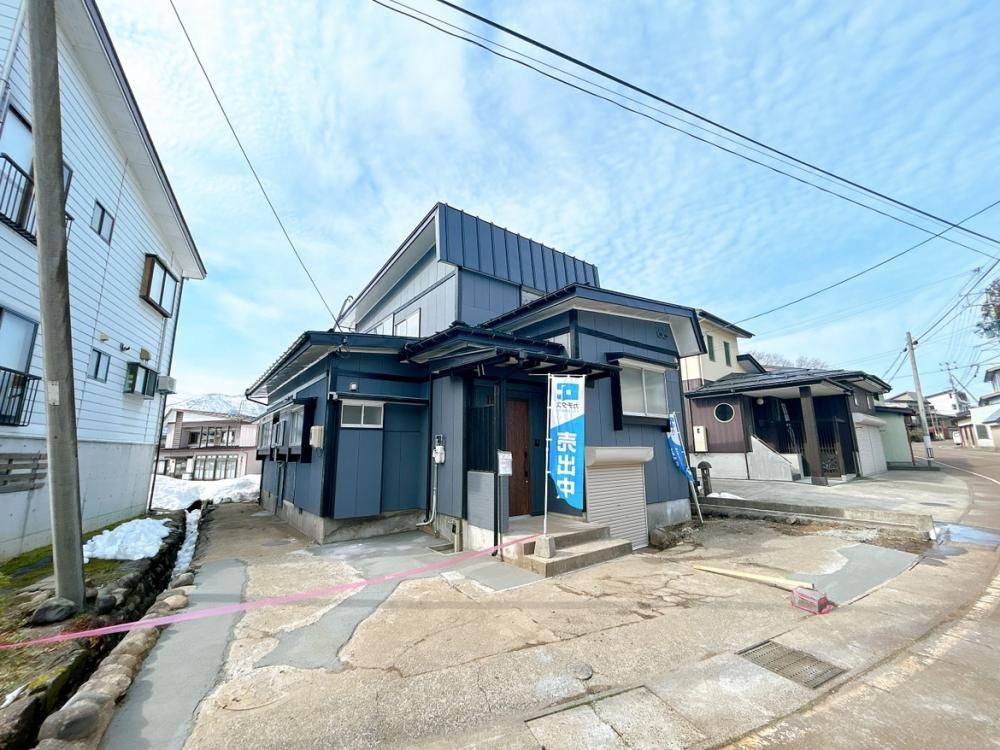 Renovated 4LDK House in Myoko City, Niigata with Seismic Upgrades - Thumbnail 2