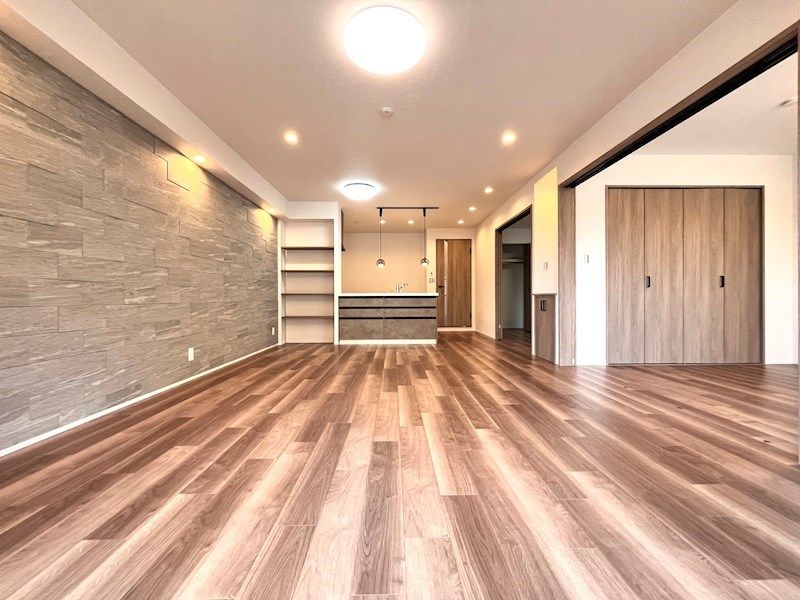 Renovated 3LDK Apartment in Ibaraki City, Osaka - Thumbnail 3
