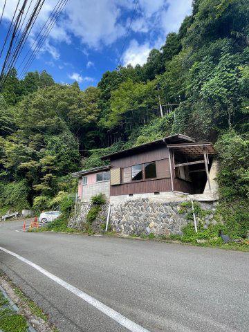 Used detached house in Tsujido, Otocho, Gojo City | Used detached house in Gojo City, 33 km from Gojo Station on the JR Wakayama Line (Property number: 3707412-0000156) — Image 2, Gojo, Nara