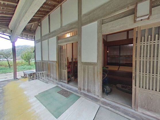 Renovated 1941 Kominka with Farmland in Yazu, Tottori - Thumbnail 2