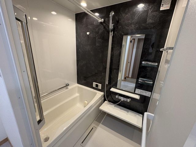 Renovated 3LDK Apartment with Garden in Okayama Kita Ward - Thumbnail 4