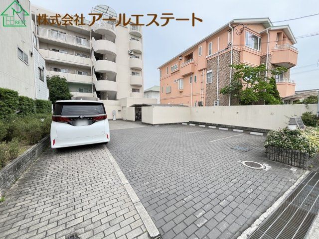 Renovated 4LDK Apartment for Sale in Himeji, Hyogo - Thumbnail 3