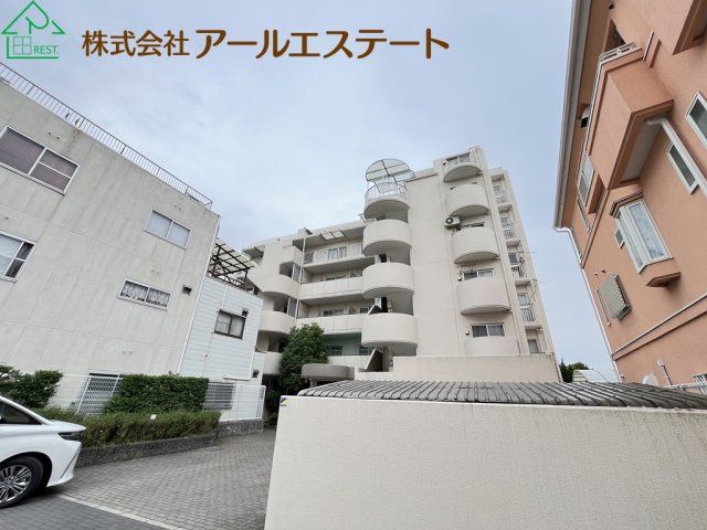 Renovated 4LDK Apartment for Sale in Himeji, Hyogo - Thumbnail 2