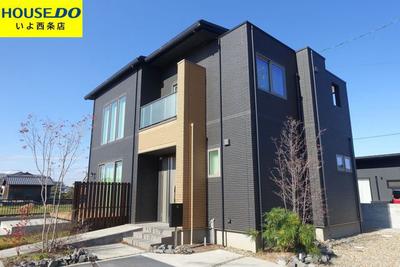 Modern 3SLDK house in Niihama with solar panels — Image 1, Niihama, Ehime