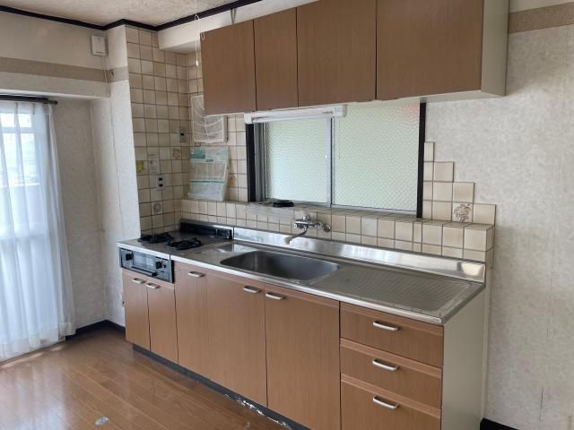 2LDK Top-Floor Corner Apartment for Sale in Yamagata City - Thumbnail 4