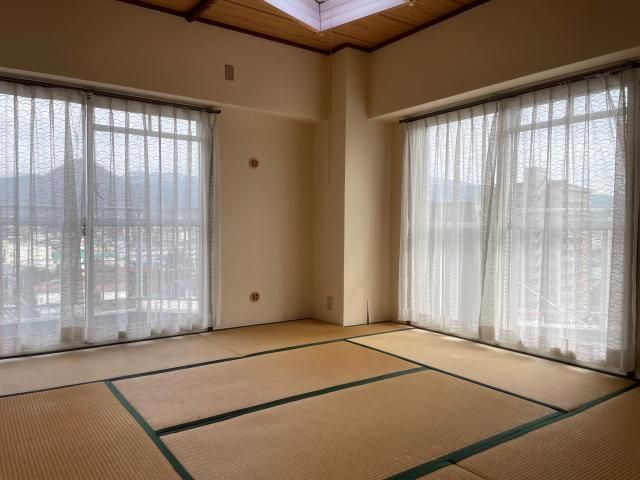 2LDK Top-Floor Corner Apartment for Sale in Yamagata City - Thumbnail 2