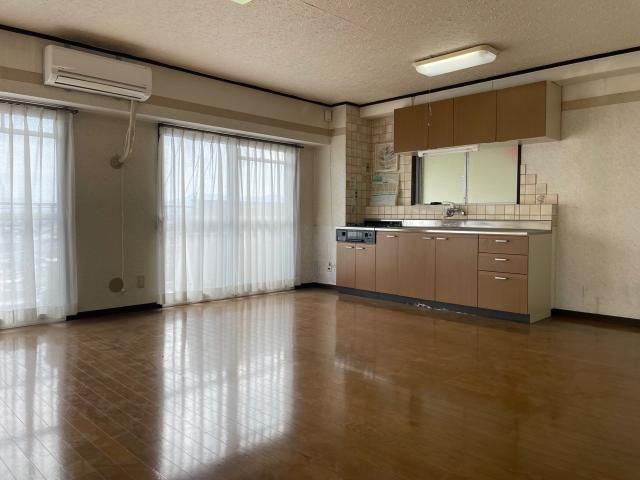 2LDK Top-Floor Corner Apartment for Sale in Yamagata City - Thumbnail 3
