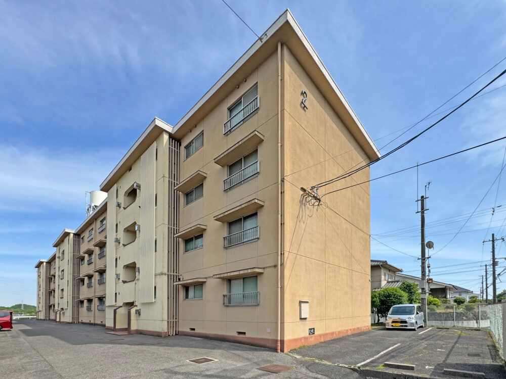 Renovated 3LDK Apartment 72m² in Fukuyama City - Thumbnail 2