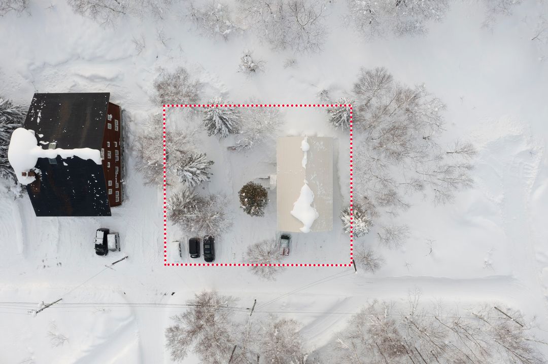 Chalet Banff Niseko Higashiyama Lodge - 6BR House for Sale - Thumbnail 2