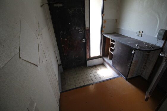 Spacious 667sqm Land with 4DK House for Renovation in Uto, Kumamoto - Thumbnail 3