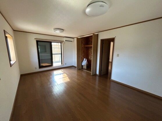 4LDK Wooden House for Sale in Narita, Chiba - Akiya Bank - Thumbnail 3
