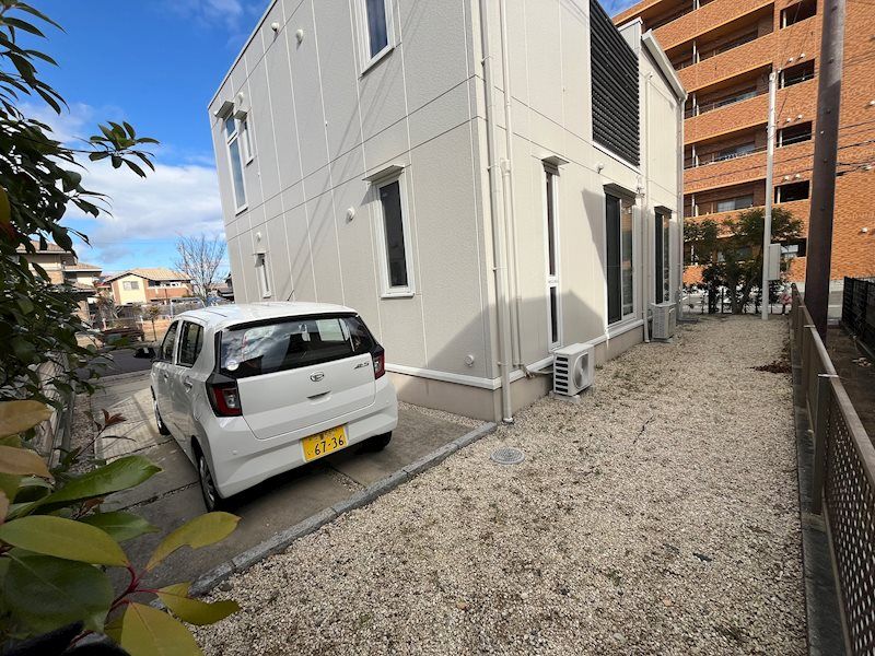 Daiwa House Designer Home with Courtyard near Edobashi Station - Thumbnail 4