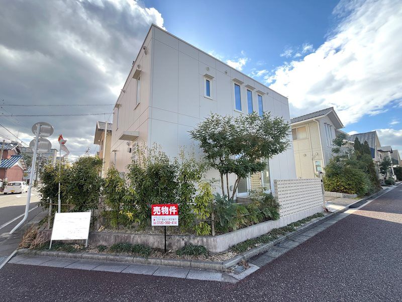 Daiwa House Designer Home with Courtyard near Edobashi Station - Thumbnail 2