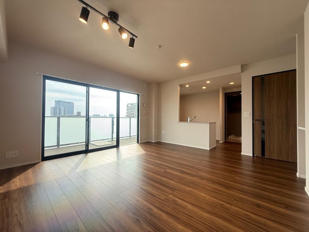 2LDK Apartment in Reven Uenozo, Kagoshima - Southeast Corner - Thumbnail 2