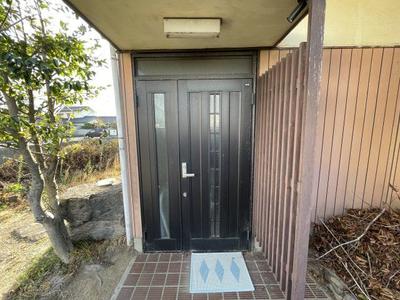 Tadotsu Skeleton House: 3LDK Renovation Opportunity in Kagawa — Front_door, Tadotsu, Kagawa