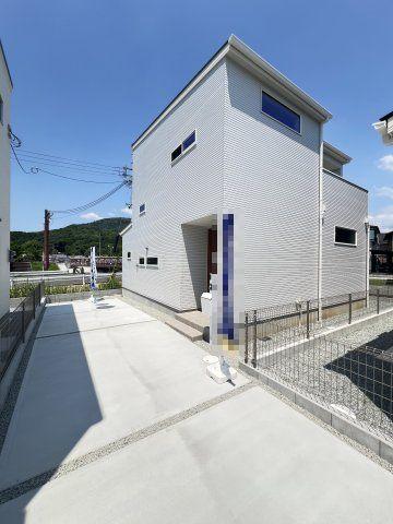 4LDK House in Sakurai with 18-jo Living Area & Parking — Image 1, Sakurai, Nara