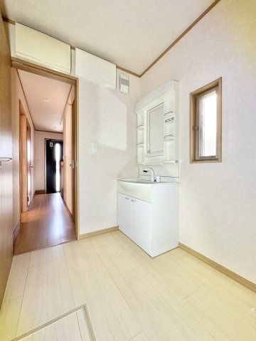 4LDK House in Central Hamamatsu with Solar Panels - Thumbnail 3