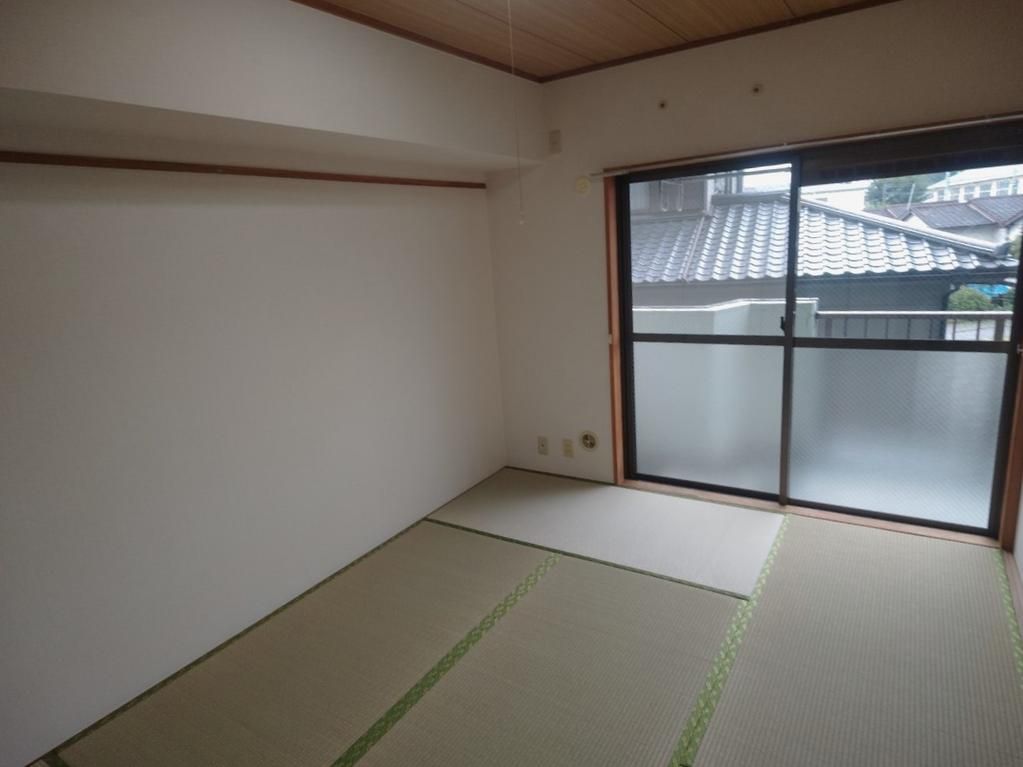 3DK Apartment Near Higashi-Moro Station, Saitama - Thumbnail 2
