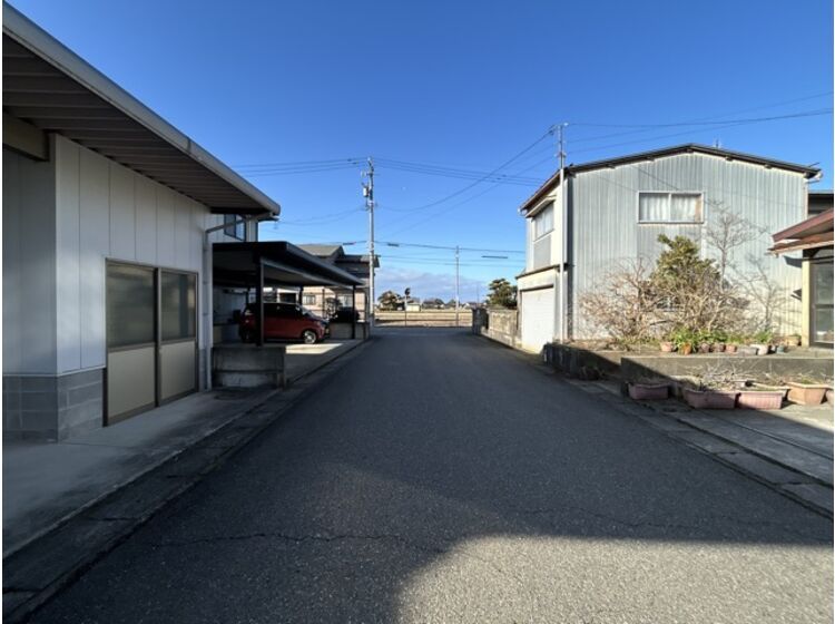2LDK Single-Story House for Sale in Kaga City, Ishikawa - Thumbnail 4
