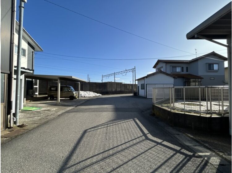 2LDK Single-Story House for Sale in Kaga City, Ishikawa - Thumbnail 3