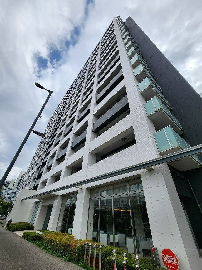 Inisia Shin-Kawasaki 17F Maisonette Apartment for Sale in Kawasaki - Thumbnail 2