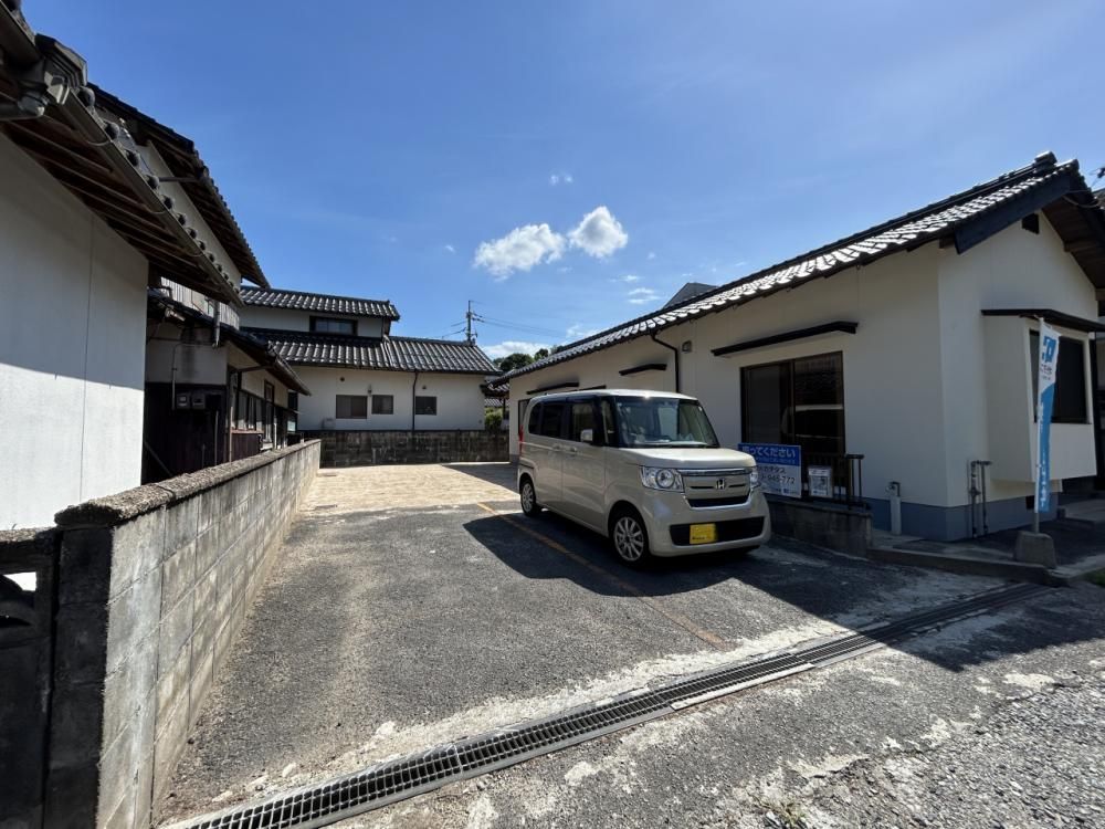 Renovated 3DK House in Matsue with 4 Car Parking - Thumbnail 2