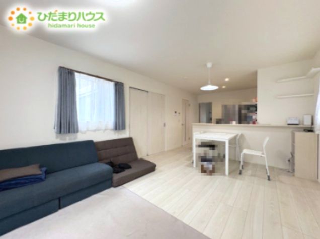 Modern 4LDK House in Yoshimi Town with Dual Balconies - Thumbnail 4