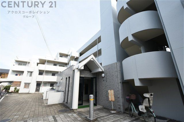 3LDK Apartment in Amagasaki with South-Facing Balcony - Thumbnail 2