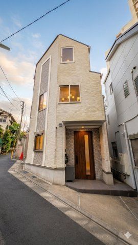 3LDK House for Sale in Setagaya, Tokyo – 70.39m² - Thumbnail 2