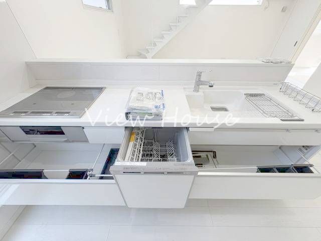 Modern 3LDK House in Takasaki with Cathedral Ceilings - Thumbnail 3