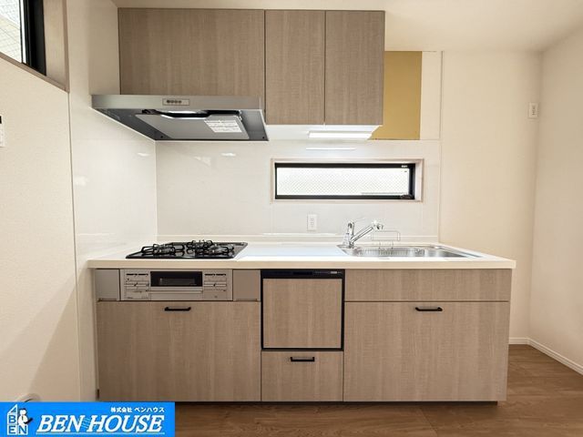 Compact 2LDK House with Loft and Roof Balcony in Kawasaki - Thumbnail 4