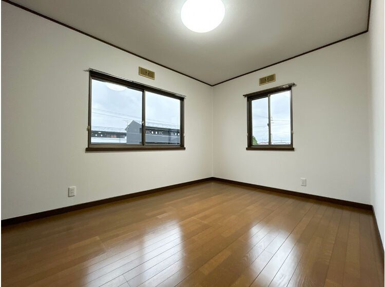 Renovated 4LDK House in Toyama with Mountain Views - Thumbnail 4