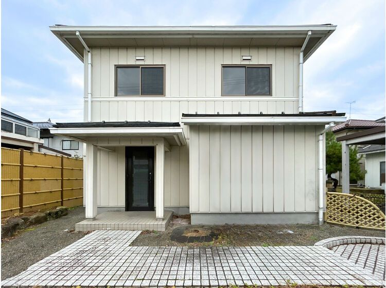 Renovated 4LDK House in Toyama with Mountain Views - Thumbnail 2