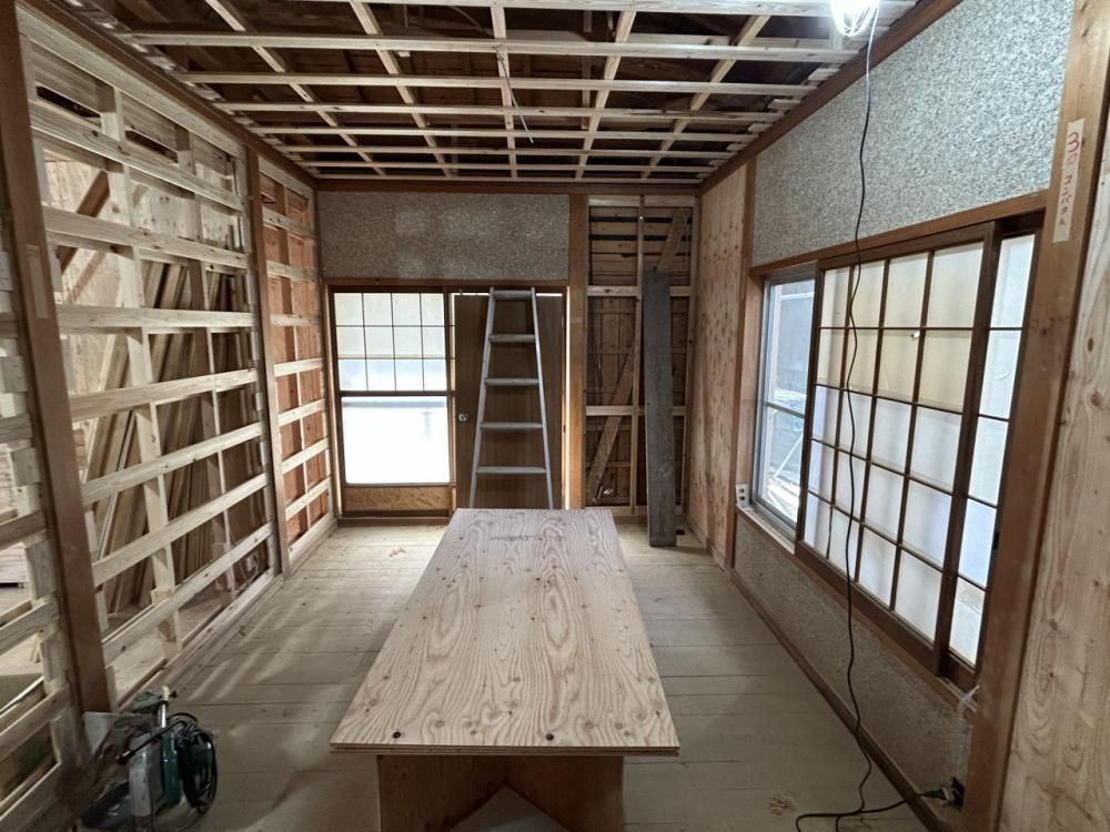 Renovated 5LDK House with Guarantees in Ozu, Ehime - Thumbnail 3