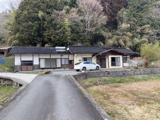 5LDK Wooden House with Farmland in Maniwa, Okayama - Thumbnail 2