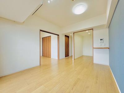 Royal Stage Fussa 12F 2LDK Apartment in Tokyo — Image 1, Fussa, Tokyo