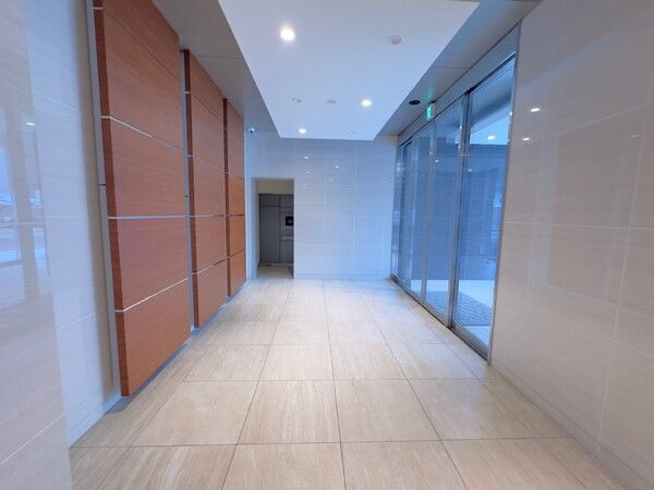 The Royal Komachi 10F 3LDK Condo in Central Hiroshima - Thumbnail 3