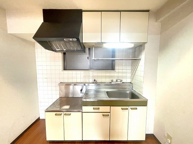 View Crest Totsuka 2DK Apartment for Sale in Yokohama - Thumbnail 2
