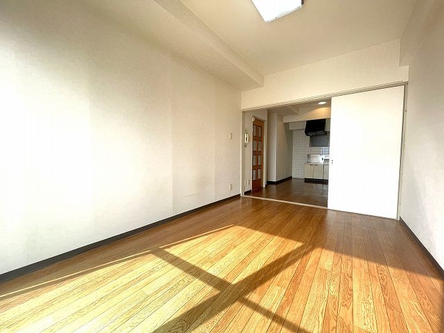 View Crest Totsuka 2DK Apartment for Sale in Yokohama - Thumbnail 3