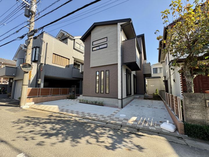 New 4LDK House in Higashikurume, Tokyo with Solar Panels - Thumbnail 2