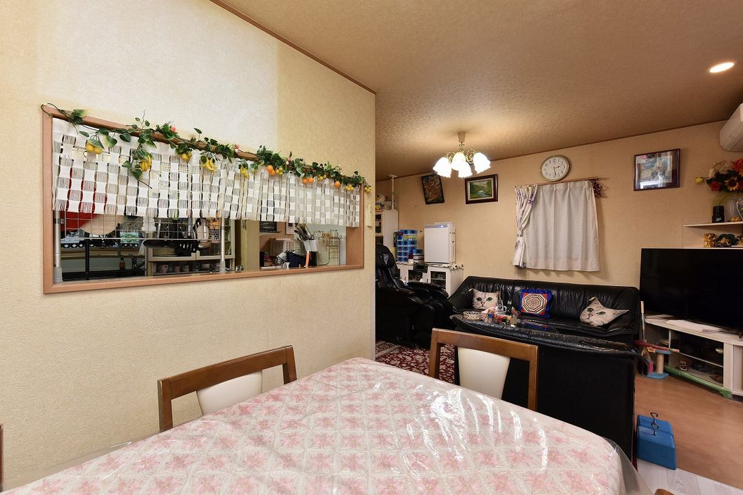 4LDK Family House with Garden in Mitaka, Tokyo - Thumbnail 2