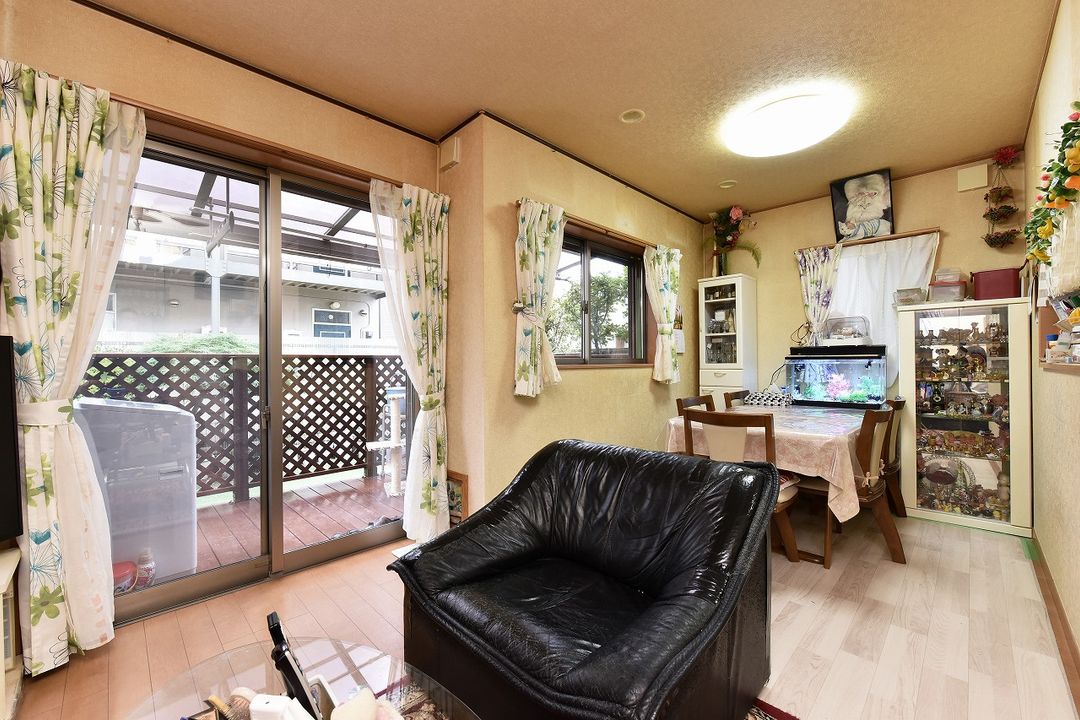 4LDK Family House with Garden in Mitaka, Tokyo - Thumbnail 3