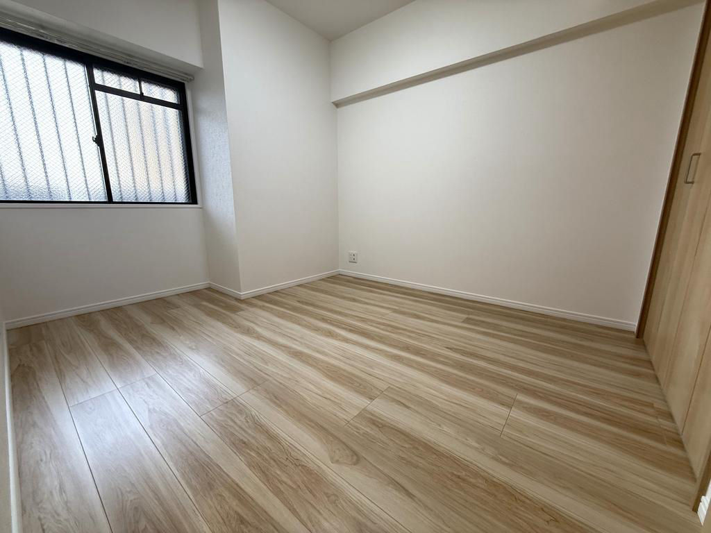 Renovated 3LDK Apartment in Kitakyushu with Balcony - Thumbnail 4