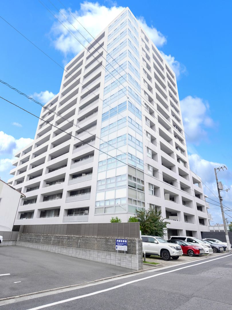 3LDK Apartment with Private Garden in Hiroshima Naka Ward - Thumbnail 2