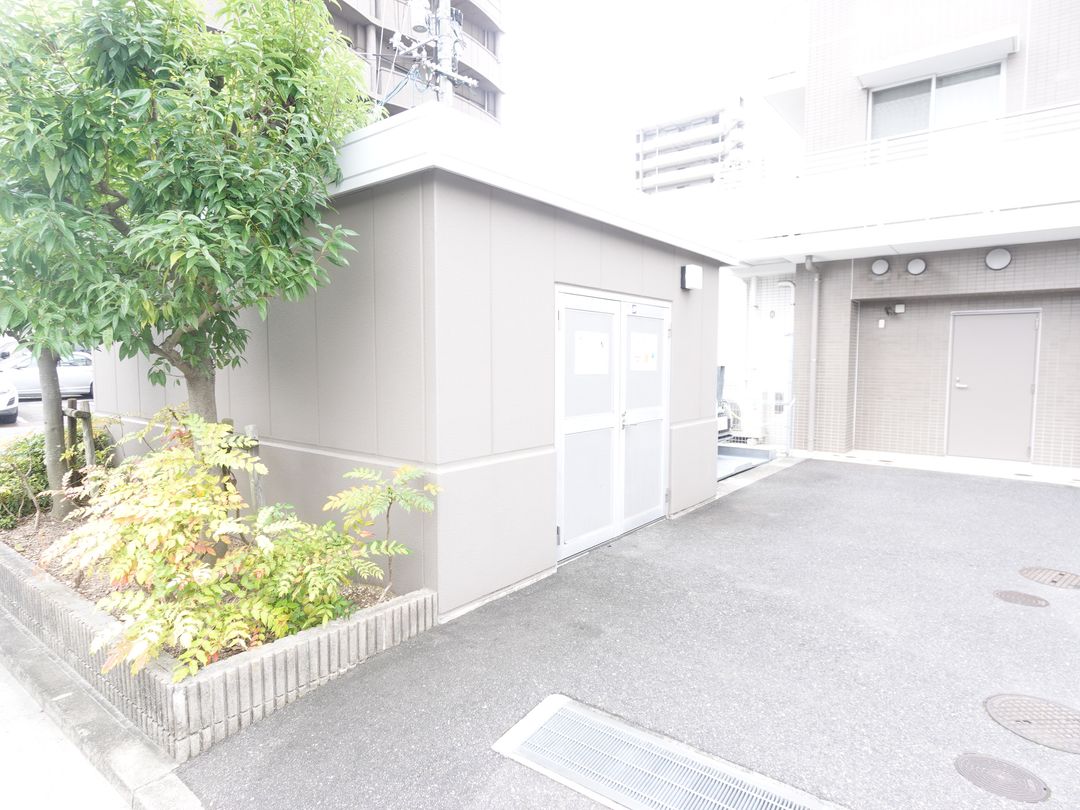 3LDK Apartment with Private Garden in Hiroshima Naka Ward - Thumbnail 4