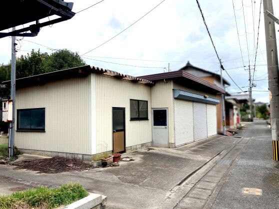 1988 Built 8LDK Wooden House with Storehouse in Hikone - Thumbnail 4