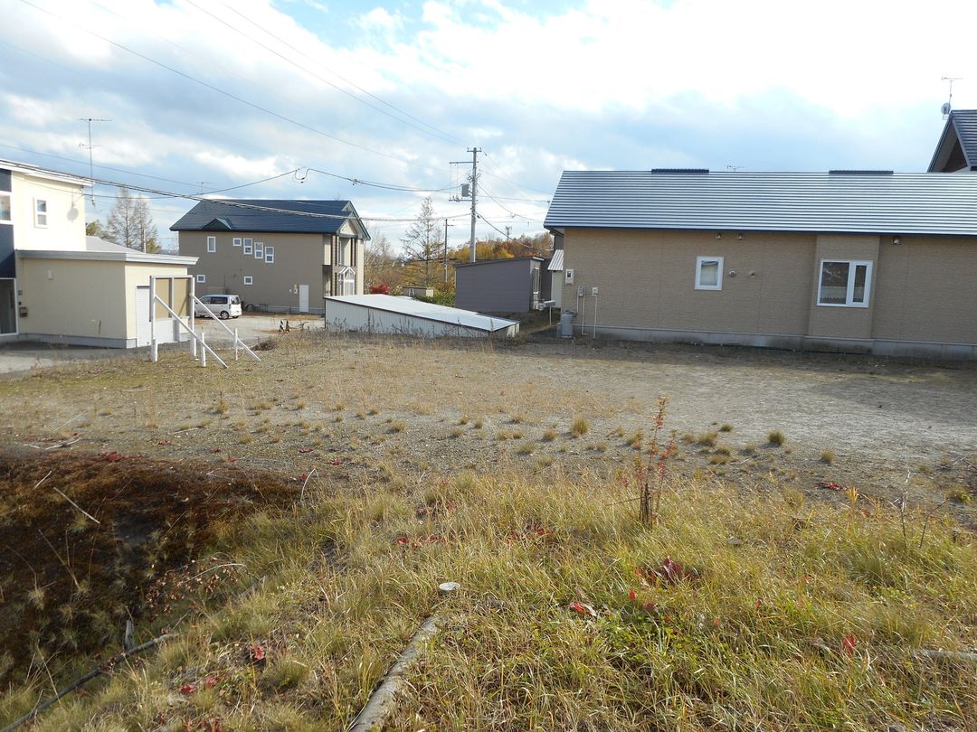 92.26 Tsubo Land for Sale in Quiet Kitami Residential Area - Thumbnail 3