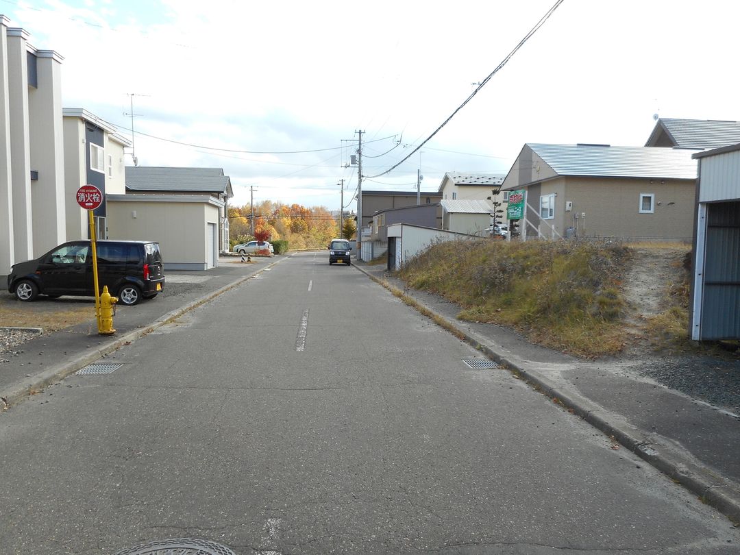 92.26 Tsubo Land for Sale in Quiet Kitami Residential Area - Thumbnail 2
